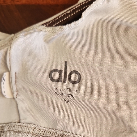 ALO Yoga Taupe Activewear Set - S/M - Picture 5 of 9